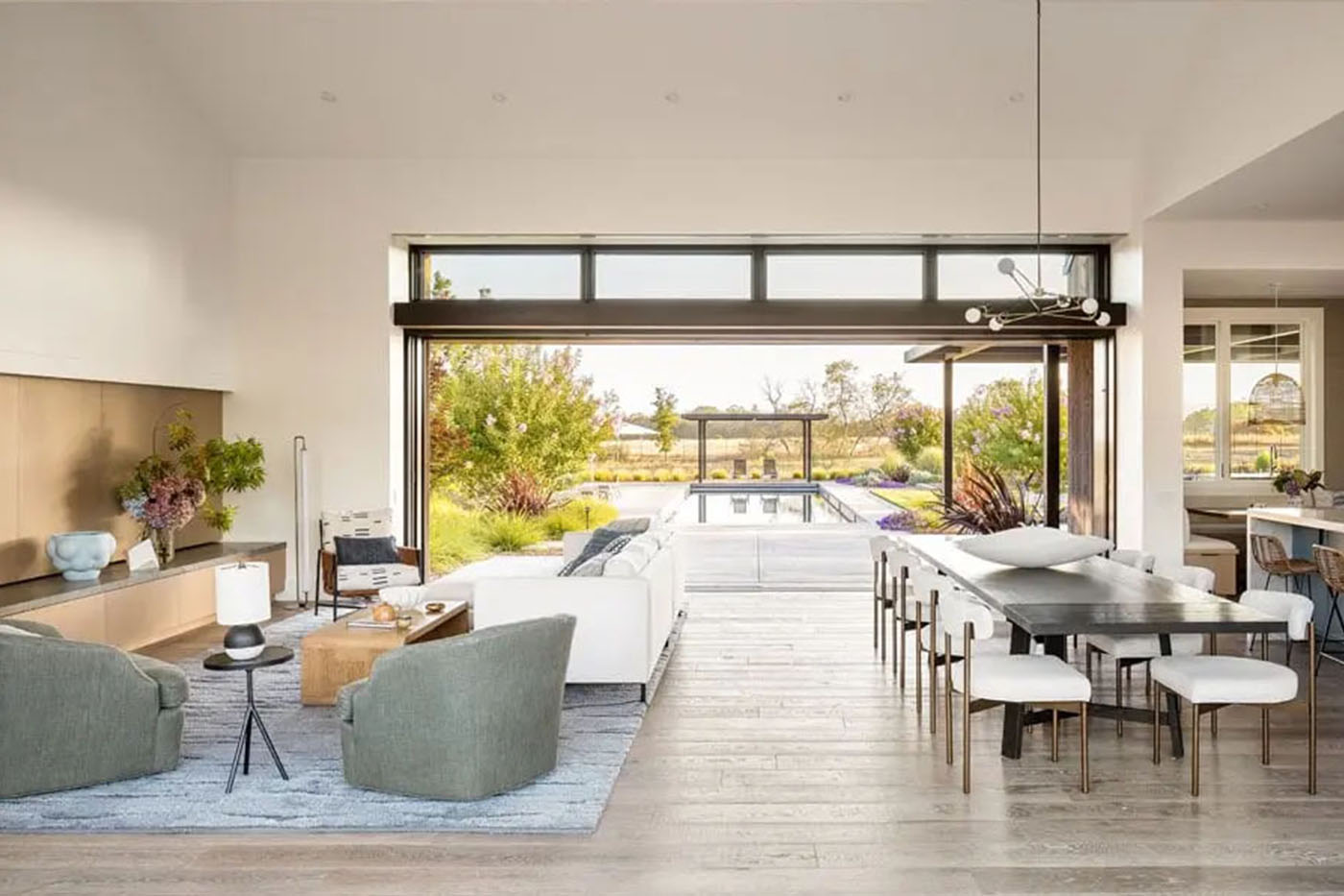 6-creative-takes-on-indoor-outdoor-living-1_900x600_2